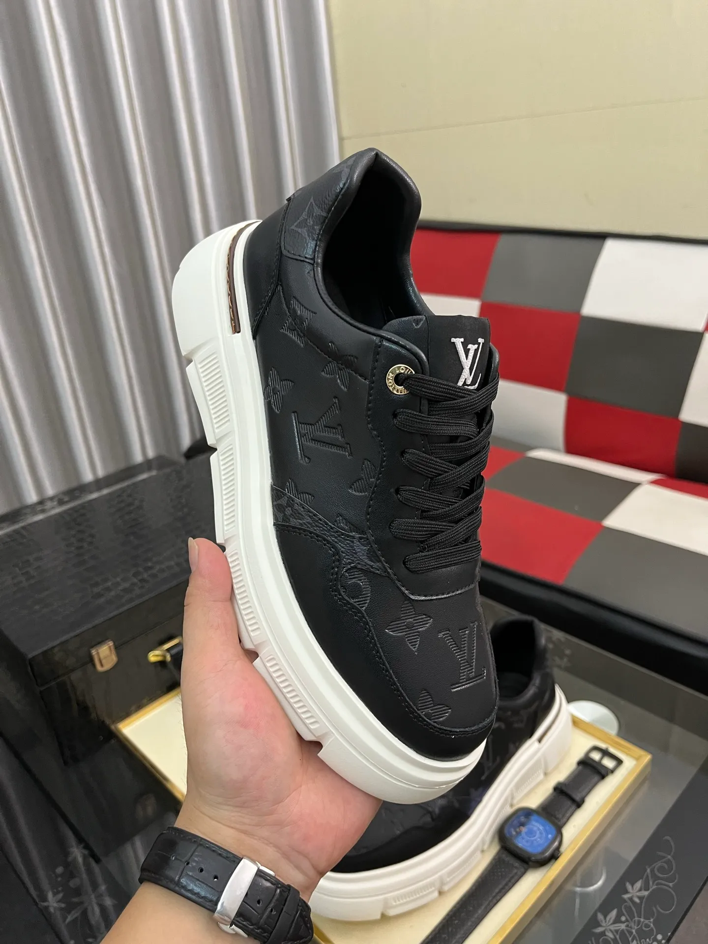 Men's shoes💰420⌚️⌚️"LOUI* VUITTO*" popular men's casual shoes, genuine Italian development💯purchasing level quality✔️The upper is made of official website material first-layer cowhide, comfortable and soft sheepskin feet⚡️Fashionable and versatile. The toe last shape is firm and full, and the soles are made from LV original molds and can be moved in and out of the counter at will. Light and comfortable on the foot~purely handmade, details determine quality! Size:38-442️⃣Colors available
